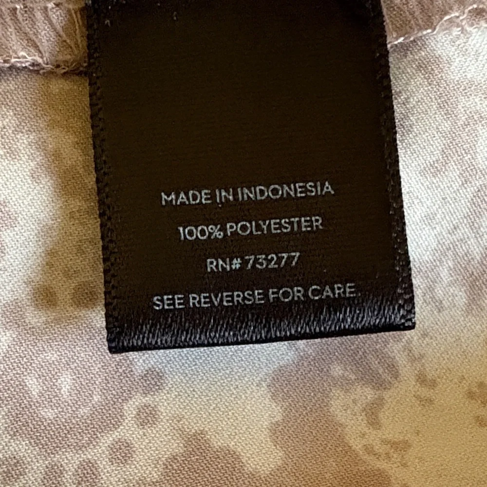 Women’s Simply Vera Wang Medium Lilac Mauve & White Paisley Scroll Design Blouse - Picture 4 of 5